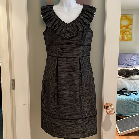 julia jordan Dresses & Skirts - Sleeveless Graphite Dress